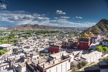 Obraz premium Front view of a wall inside the Tashilhunpo Monastery, in Shigatse, Tibet
