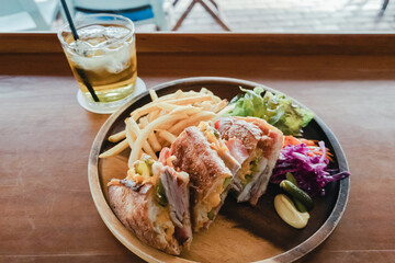 カフェでランチ