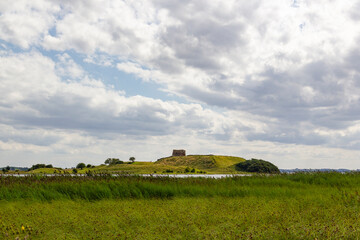 Obraz premium a beautiful panoramic view to the Kalø Slotsruin castle ruins on a peninsula near the coast of Rønde, denmark