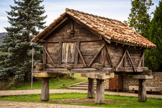 typical h&oacute;rreo leones, Ria&ntilde;o, province of Le&oacute;n, autonomous community of Castile and Le&oacute;n, Cantabrian mountain range, Spain