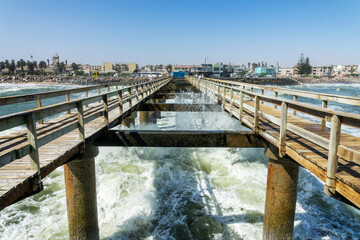 Obraz premium Waves on the pier of the town Swakopmund; Namibia travel and landscape; Africa