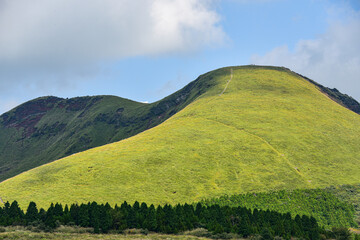 Obraz premium Kusasenri is a vast grassy plain in Kumamoto Kyushu Japan