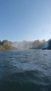 passeio de barco nas cataratas do igua&ccedil;u pelo lado brasileiro, em foz do igua&ccedil;u, paran&aacute; 