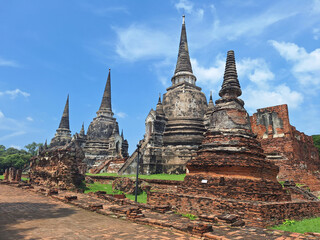 
Wat Phra Si Sanphet is the former royal temple of the ancient palace of Ayutthaya. The temple is graced by the landmark three bell-shaped main stupas standing side by side in a line.