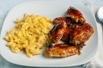 barbecue chicken wings  with mac and cheese