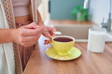Drink tea with sugar