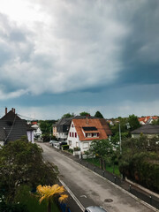 A street with houses and a cloudy sky