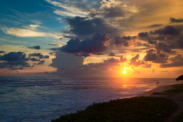 Obraz premium Incredible Sunset on the Coastline Breathtaking Views of Nature’s Unmatched Beauty