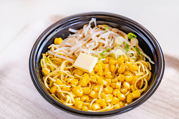 レンジで作るコーンたっぷり味噌バターラーメン