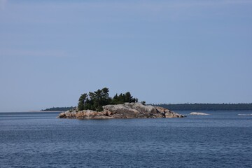 Naklejka premium An image of a small rocky islet off the coast of Lake Superior.