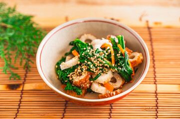 ちくわ入り春菊の胡麻和え