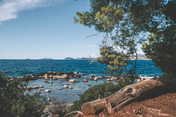 Widok na morze z wyspy Lokrum w Chorwacji