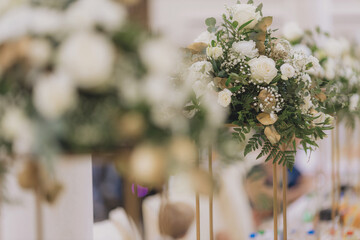 Flower bouquet, wedding decorations, wedding flowers, diy, wedding cost, expensive decorations, luxury flowers, wedding trends, wbite flowers 