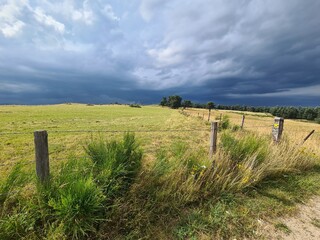 Fototapeta premium Paysage de l'Aubrac un après-midi d'orage