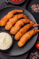Hot crispy shrimp breaded with salt and spices with white sauce