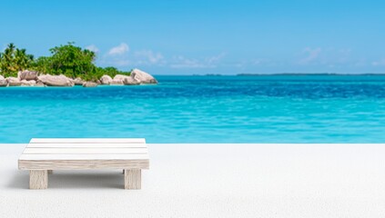 Naklejka premium A tree trunk with clear space for text on a summer beach, featuring a blurred background of the beach, sea, and blue sky.