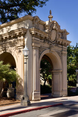 Obraz premium decorative gateway arch covered walkway