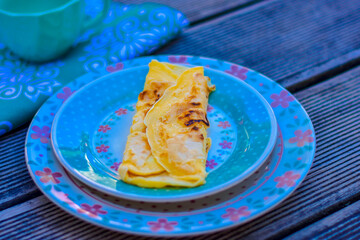A crepioca é um alimento que contém farinha de tapioca e ovo, ou seja, tem uma porção de carboidrato e uma de proteína