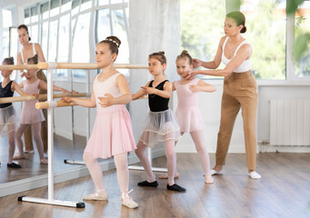Ballet choreographer teaches little girls to get into first position © JackF