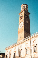 Fototapeta premium Clock tower atop a building with blue sky behind it
