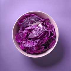 Obraz premium Fresh Purple Cabbage in a bowl on Light pastel purple background