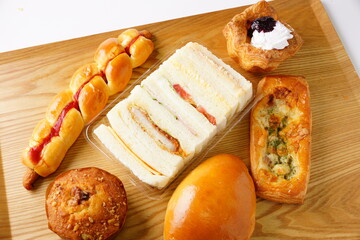 サンドイッチ　惣菜パン　菓子パン