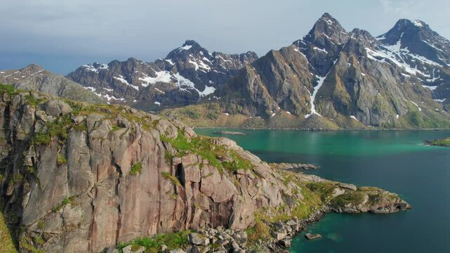 Panoramic Cinematic Drone Shots Over the Lofoten Islands&rsquo; Fjords and Mountain Summits in Norway