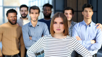 Obraz premium Successful millennial business woman stands at the forefront of a multiethnic team