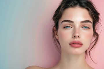 Naklejka premium Portrait of a woman with glowing skin, a healthy appearance, and a natural, confident smile
