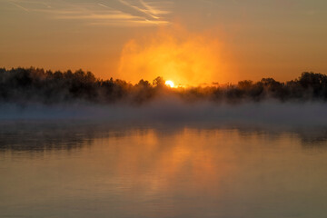 Obraz premium September sunrise on the Oka River. Murom area, Vladimir region. Russia