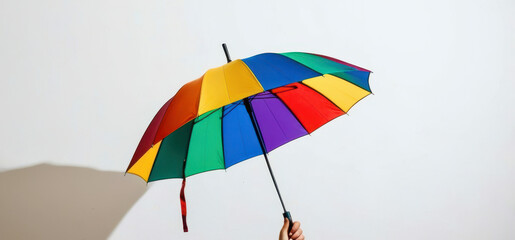 Obraz premium A rainbow umbrella is being held by a person
