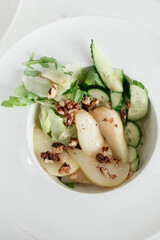 salad with pears and nuts