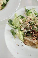 salad with pears and nuts