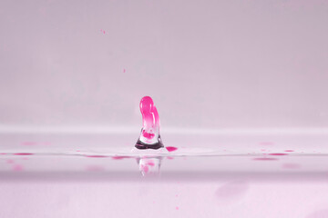 farbe tropfen wasser pink