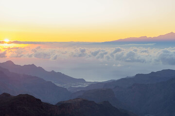 Obraz premium Atardeceres en el Roque Nublo ( Gran Canaria, Canarias)