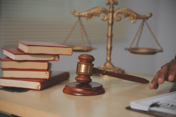 Legal concepts regarding houses and real estate. House and real estate auctions.