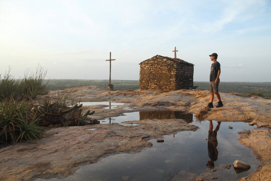 p&ocirc;r do sol no serrote da cabe&ccedil;a do boi, no serid&oacute; paraibano