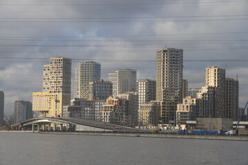 Obraz premium View from Nagatinskaya Embankment to the construction of a residential complex on the bank of the Moskva River, new buildings in Moscow, November 2024, 2