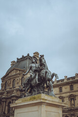 Fototapeta premium Statue Equestre de Louis XIV - Paris