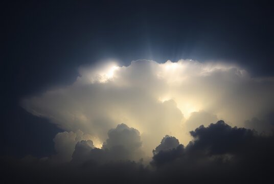 Crown Flash A rare phenomenon where a brief pulsating crown appe