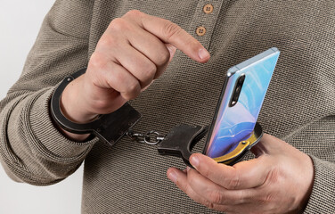 Conceptual story about a person’s addiction to a smartphone