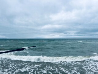 Cloudy seascape, seashore waves, natural sea horizon, cloudy sky