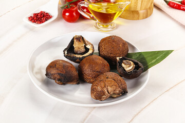 Baked brown champignons with spices