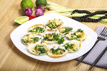 Grilled scallops with green onion
