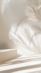 Obraz premium エレガントな春の装飾のためのヤシの影が付いた単色のライトベージュのシーン