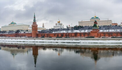 눈 덮인 모스크바의 크렘린 성벽