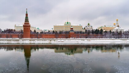 눈 덮인 모스크바의 크렘린 성벽
