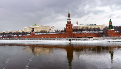 Obraz premium 눈 덮인 모스크바의 크렘린 성벽