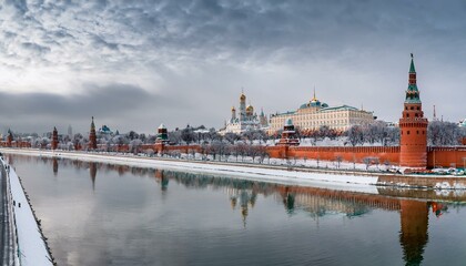 눈 덮인 모스크바의 크렘린 성벽
