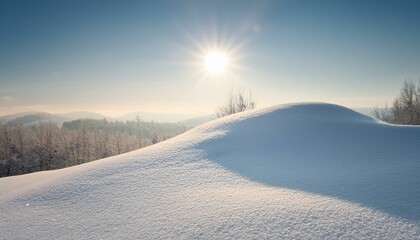 눈쌓인 언덕과 아침햇살